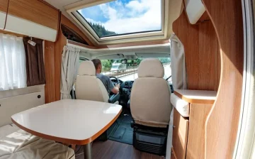 Caravan met cabine interieur en exterieur